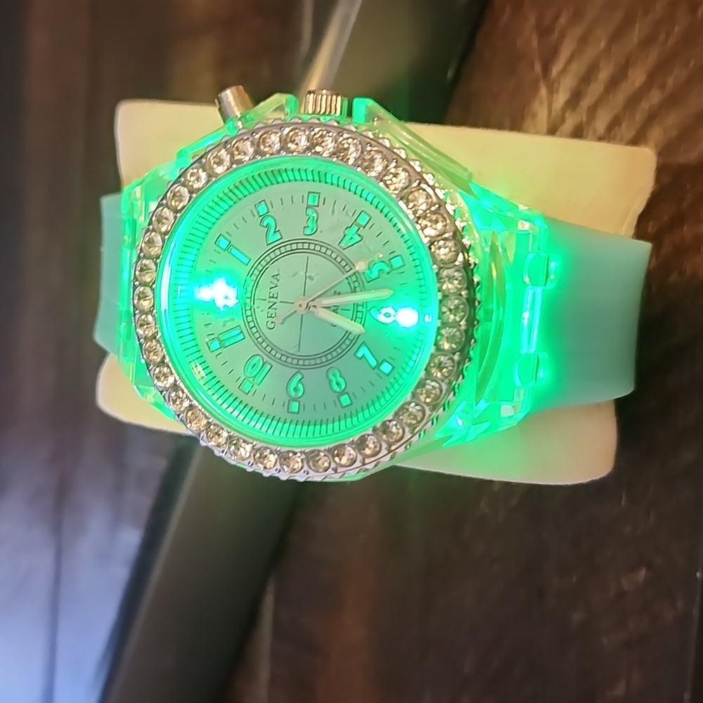 Watch - Picture 3 of 3